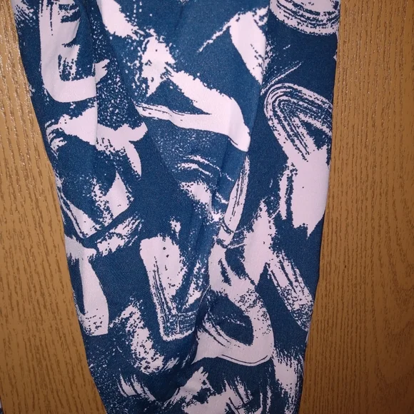 Lululemon Leggings 💙🩷 - Picture 5 of 7